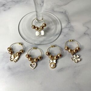 ❤️❤️Gold & White wine charms
